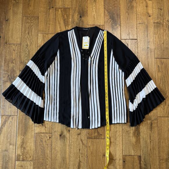 Dor Dor Couture Top Blouse Black White Pleated Bell Sleeve Womens Sz XL NWT - Picture 3 of 6